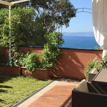 Charming Flat * Varazze